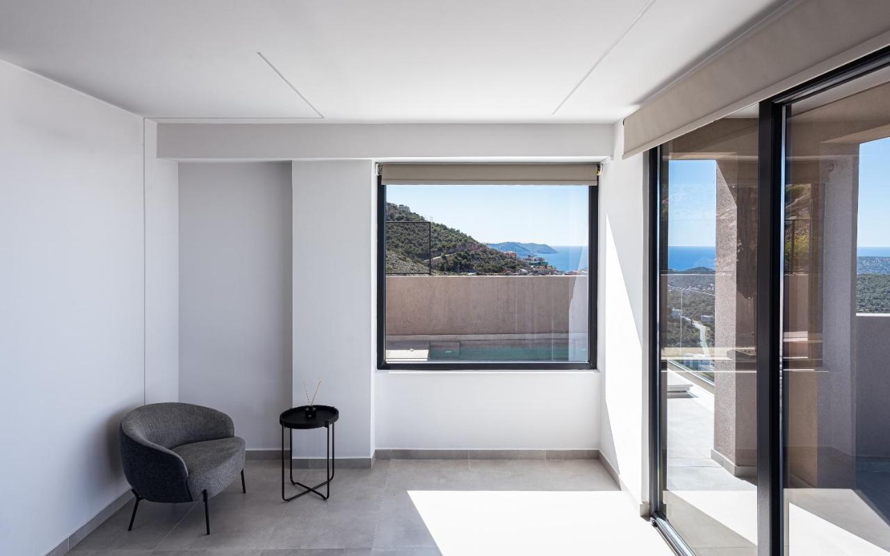Hills Apartahotel Saronida